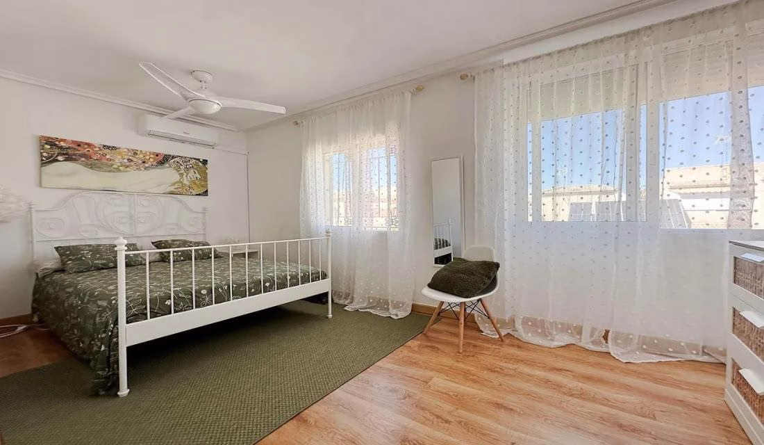 Ref: WTi3121 — PLAYA FLAMENCA – 3 Bedrooms TownHouse with comm. Pool, Glazed-in Terrace and Parking. | White Villas in Spain Ref: WTi3121 -- PLAYA FLAMENCA - 3 Bedrooms TownHouse with comm. Pool, Glazed-in Terrace and Parking. - Image 47