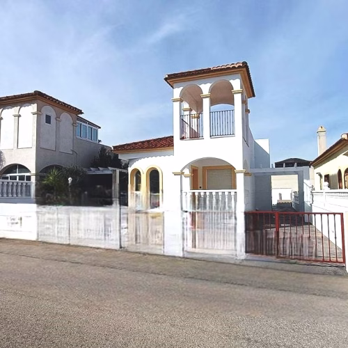 2 Bedrooms Renewed Detached Villa with comm. Pool, Off-road Parking, Terrace and Solarium_LO CRISPIN_ALGORFA