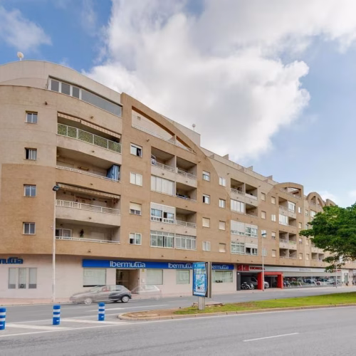2 Bedrooms Apartment on 4th Floor with Lift Access, comm. Pool and 2 Parking spaces_TORREVIEJA