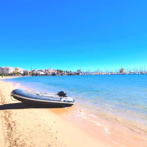 3 Bedrooms Renovated Beach Front Apartment on 7th Floor with comm. Pool and Lift Access_TORREVIEJA