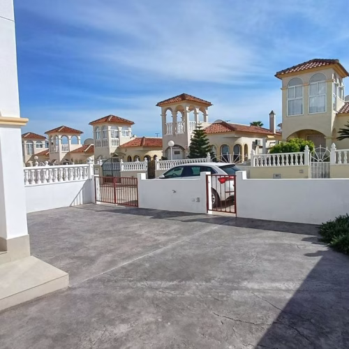 2 Bedrooms Renewed Detached Villa with comm. Pool, Off-road Parking, Terrace and Solarium_LO CRISPIN_ALGORFA
