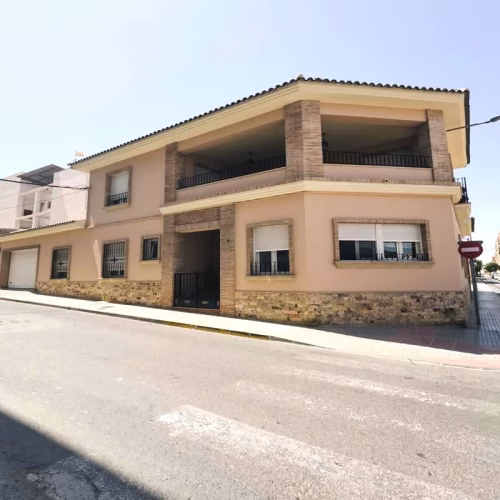 6 Bedrooms Town centre Villa with Garage, Courtyard, BBQ and Terrace_BIGASTRO