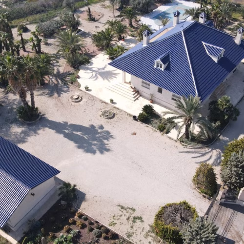 7 Bedrooms Executive Villa with Pool, 3-car Carport and converted Underbuild_ELCHE