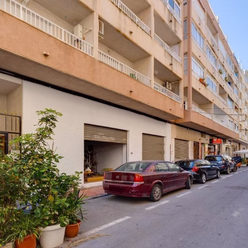 1 Bedroom Apartment on the 2nd Floor with Lift Access, comm. Pool and Glazed-in terrace, 250m to the Beach_TORREVIEJA