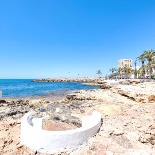 3 Bedrooms Beachfront Apartment on 4th Floor with Lift Access, Terrace, Solarium and Parking_TORREVIEJA