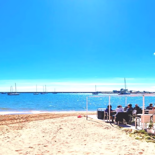 3 Bedrooms Renovated Beach Front Apartment on 7th Floor with comm. Pool and Lift Access_TORREVIEJA