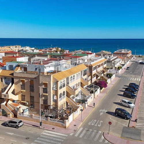 3 Bedrooms Ground Floor Apartment with Off-road Parking and BBQ/Kitchen, 50m to the Beach_LA MATA_TORREVIEJA