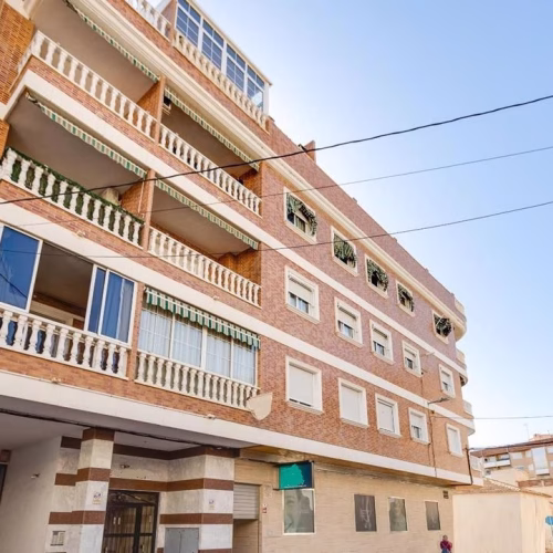 3 Bedrooms Apartment on 1st Floor with Lift Access, Terrace and Underground Parking, 200m to the Beach_TORREVIEJA