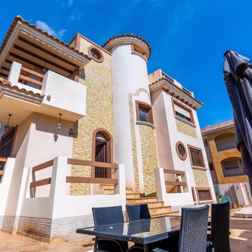 6 Bedrooms Detached Villa with Pool, Underbuilt, Off-road Parking and Solarium_VILLAMARTIN