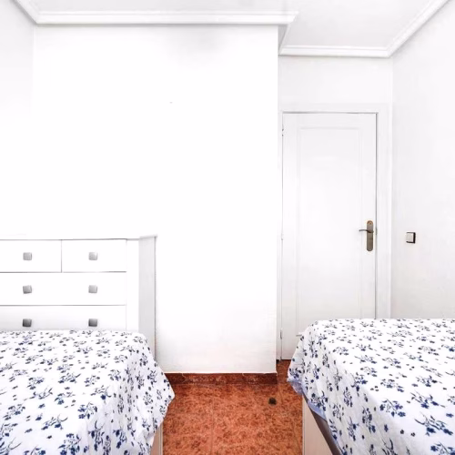 2 Bedrooms Top Floor Apartment on 5th Floor with comm. Pool and Terrace, Close to Beach and Amenities_TORREVIEJA