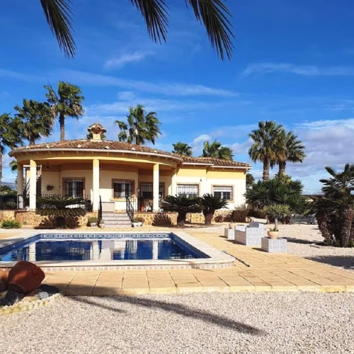 4 Bedrooms Country Villa with Pool, Garage, Carport, Outside BBQ/Kitchen and Solarium_CATRAL