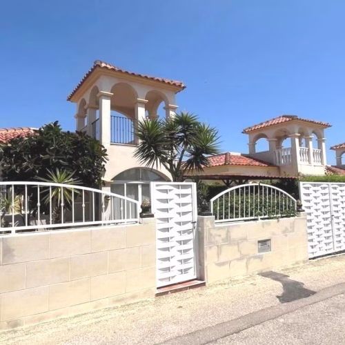 3 Bedrooms Detached Villa with comm. Pool, Parking and Solarium_LO CRISPIN_ALGORFA