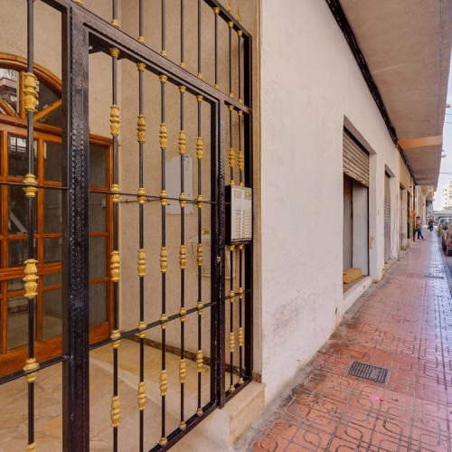 1 Bedroom Apartment on the 2nd Floor with Lift Access, comm. Pool and Glazed-in terrace, 250m to the Beach_TORREVIEJA