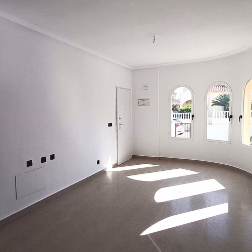 2 Bedrooms Renewed Detached Villa with comm. Pool, Off-road Parking, Terrace and Solarium_LO CRISPIN_ALGORFA