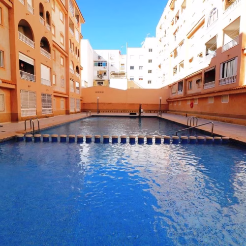 2 Bedrooms Town centre Apartment on 4th Floor with comm. Pool, Terrace and Lift Access, 500m to the Beach_TORREVIEJA