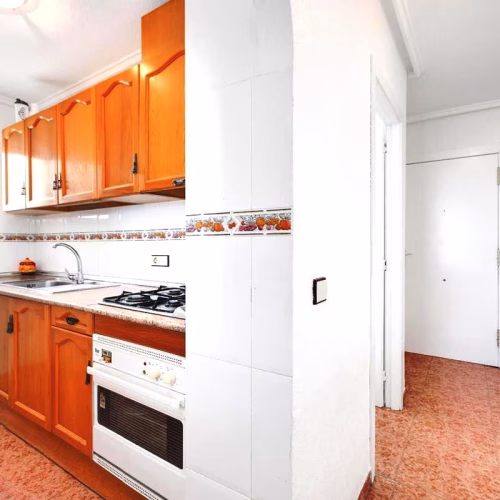 2 Bedrooms Top Floor Apartment on 5th Floor with comm. Pool and Terrace, Close to Beach and Amenities_TORREVIEJA