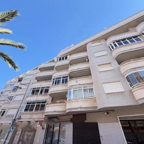 2 Bedrooms Renovated Apartment on 3rd Floor with Lift Access and Terrace, 300m to the Beach_TORREVIEJA