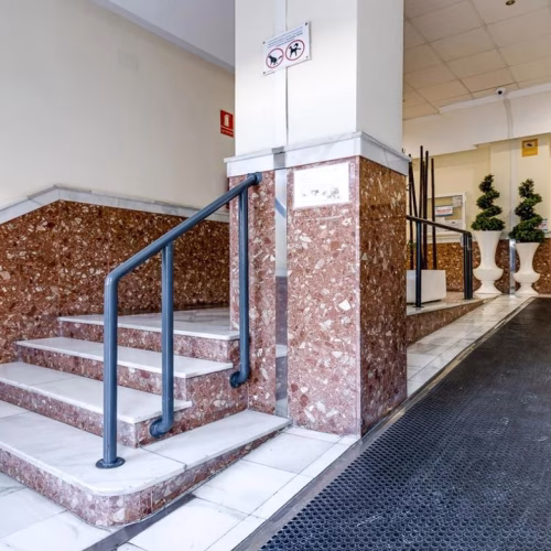 2 Bedrooms Apartment on 4th Floor with Lift Access, comm. Pool and 2 Parking spaces_TORREVIEJA