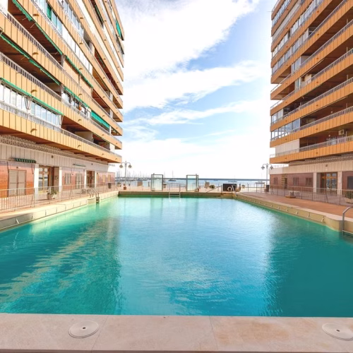 3 Bedrooms Renovated Beach Front Apartment on 7th Floor with comm. Pool and Lift Access_TORREVIEJA