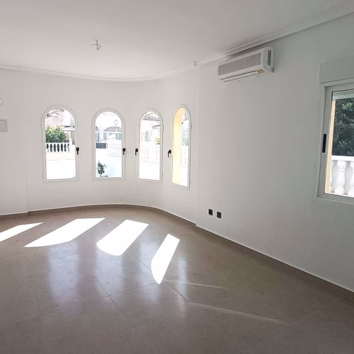 2 Bedrooms Renewed Detached Villa with comm. Pool, Off-road Parking, Terrace and Solarium_LO CRISPIN_ALGORFA