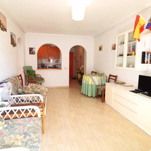 2 Bedrooms Town centre Apartment on 4th Floor with comm. Pool, and Lift Access, 500m to the Beach_TORREVIEJA