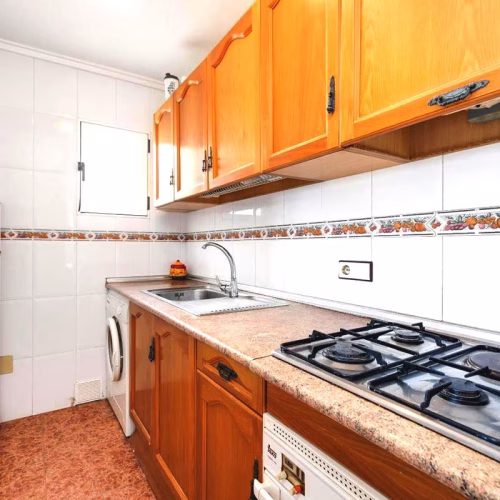 2 Bedrooms Top Floor Apartment on 5th Floor with comm. Pool and Terrace, Close to Beach and Amenities_TORREVIEJA