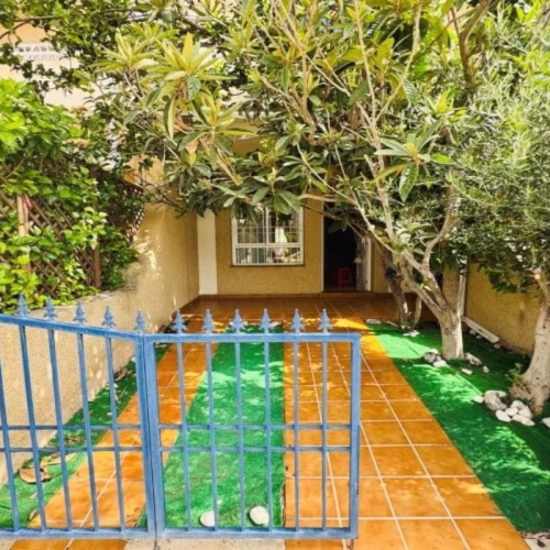 3 Bedrooms TownHouse with comm. Pool, Parking, Terrace and Courtyard, 1.5Km to the Sea_TORREVIEJA