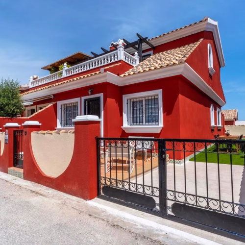 3 Bedrooms Semi-Detached TownHouse with comm. Pool and Off-road Parking_VILLAMARTIN