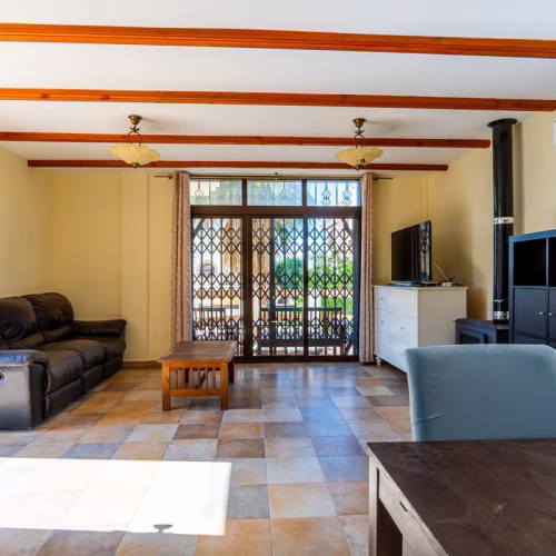 6 Bedrooms Detached Villa with Pool, Underbuilt, Off-road Parking and Solarium_VILLAMARTIN