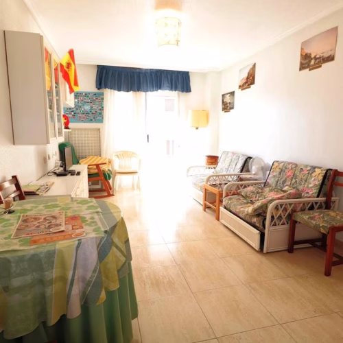 2 Bedrooms Town centre Apartment on 4th Floor with comm. Pool, and Lift Access, 500m to the Beach_TORREVIEJA