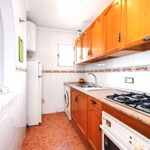 2 Bedrooms Top Floor Apartment on 5th Floor with comm. Pool and Terrace, Close to Beach and Amenities_TORREVIEJA