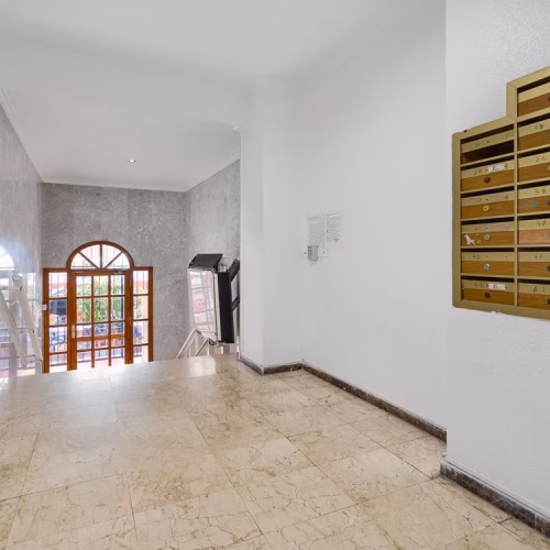 1 Bedroom Apartment on the 2nd Floor with Lift Access, comm. Pool and Glazed-in terrace, 250m to the Beach_TORREVIEJA