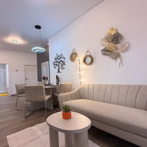 2 Bedrooms Renovated Ground floor Apartment with Glazed-in Terrace and 205m2 Basement, 200m to the Port_TORREVIEJA