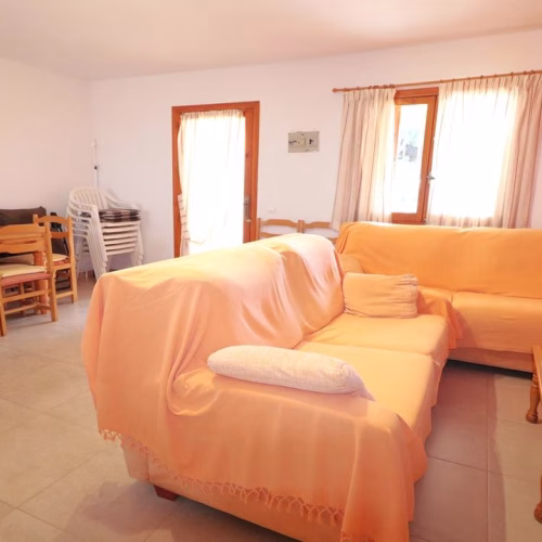 3 Bedrooms Renovated TownHouse with Front Terrace and Court yard, 300m to the Beach_Torrevieja