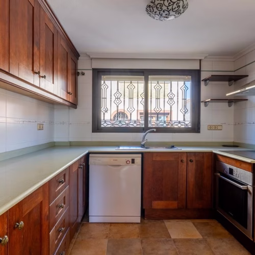 6 Bedrooms Detached Villa with Pool, Underbuilt, Off-road Parking and Solarium_VILLAMARTIN