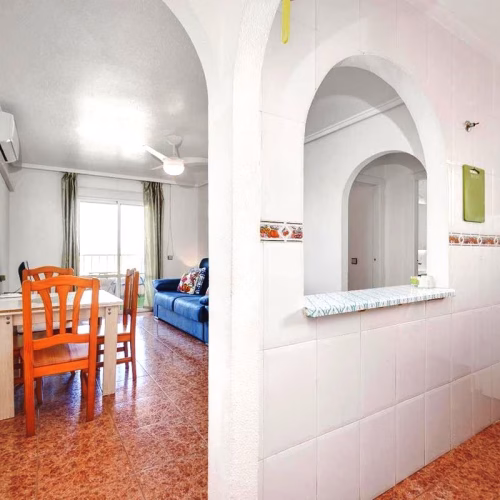 2 Bedrooms Top Floor Apartment on 5th Floor with comm. Pool and Terrace, Close to Beach and Amenities_TORREVIEJA