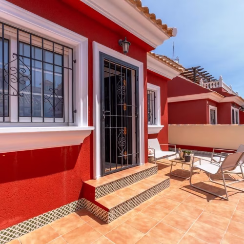 3 Bedrooms Semi-Detached TownHouse with comm. Pool and Off-road Parking_VILLAMARTIN