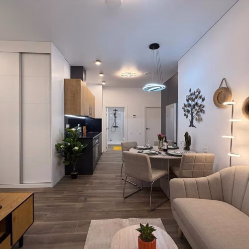 2 Bedrooms Renovated Ground floor Apartment with Glazed-in Terrace and 205m2 Basement, 200m to the Port_TORREVIEJA