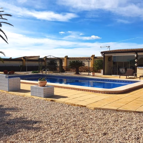 4 Bedrooms Country Villa with Pool, Garage, Carport, Outside BBQ/Kitchen and Solarium_CATRAL