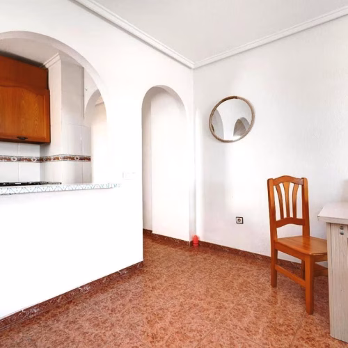 2 Bedrooms Top Floor Apartment on 5th Floor with comm. Pool and Terrace, Close to Beach and Amenities_TORREVIEJA