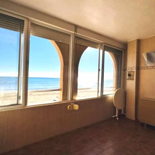 2 Bedrooms BeachFront Apartment on 1st Floor with Glazed-in Sea Views Terrace and Parking space_LA MATA_TORREVIEJA