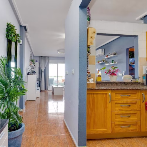 2 Bedrooms Apartment on 4th Floor with Lift Access, comm. Pool and 2 Parking spaces_TORREVIEJA