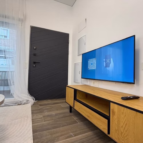 2 Bedrooms Renovated Ground floor Apartment with Glazed-in Terrace and 205m2 Basement, 200m to the Port_TORREVIEJA