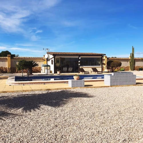 4 Bedrooms Country Villa with Pool, Garage, Carport, Outside BBQ/Kitchen and Solarium_CATRAL