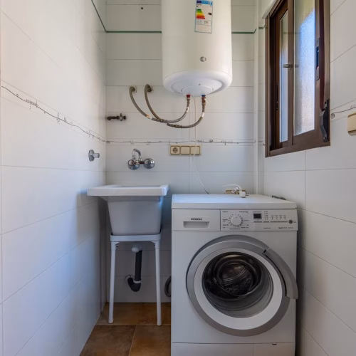 6 Bedrooms Detached Villa with Pool, Underbuilt, Off-road Parking and Solarium_VILLAMARTIN