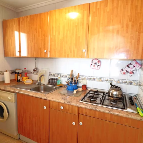 2 Bedrooms Town centre Apartment on 4th Floor with comm. Pool, and Lift Access, 500m to the Beach_TORREVIEJA