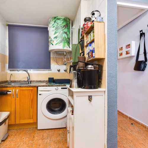 2 Bedrooms Apartment on 4th Floor with Lift Access, comm. Pool and 2 Parking spaces_TORREVIEJA