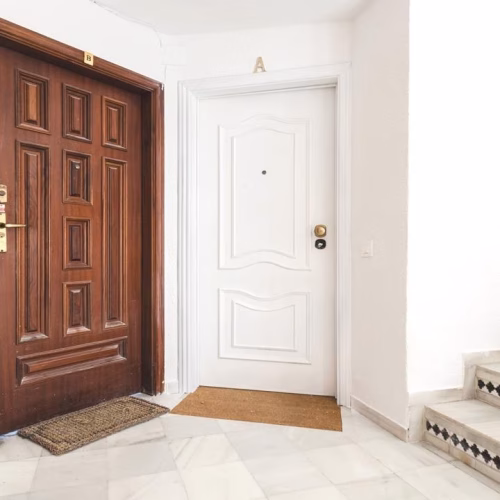 3 Bedrooms Renovated Beach Front Apartment on 7th Floor with comm. Pool and Lift Access_TORREVIEJA