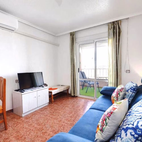 2 Bedrooms Top Floor Apartment on 5th Floor with comm. Pool and Terrace, Close to Beach and Amenities_TORREVIEJA
