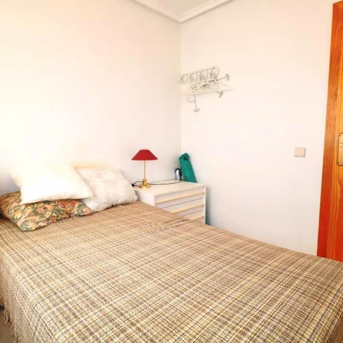 2 Bedrooms Town centre Apartment on 4th Floor with comm. Pool, and Lift Access, 500m to the Beach_TORREVIEJA